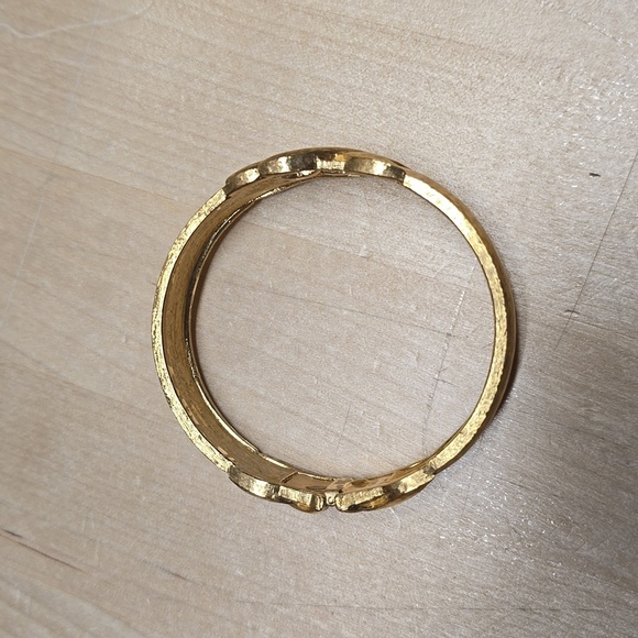 {Monet} Women’s Gold Color Cuff Style Bracelet Classic 1970s Gold Hinged Clamper - Picture 4 of 6